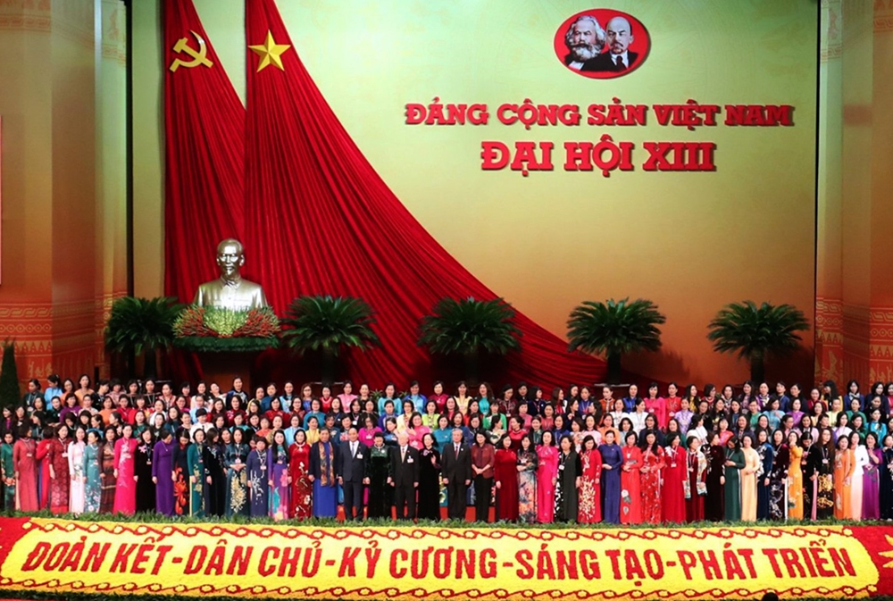 Lãnh đạo Đảng, Nhà nước, Quốc hội với các đại biểu nữ dự đại hội.